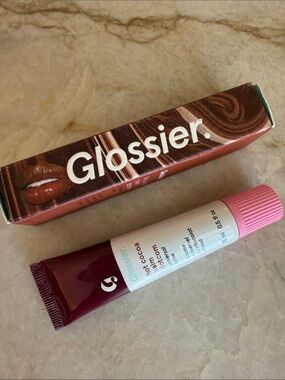 GLOSSIER hot cocoa balm dotcom